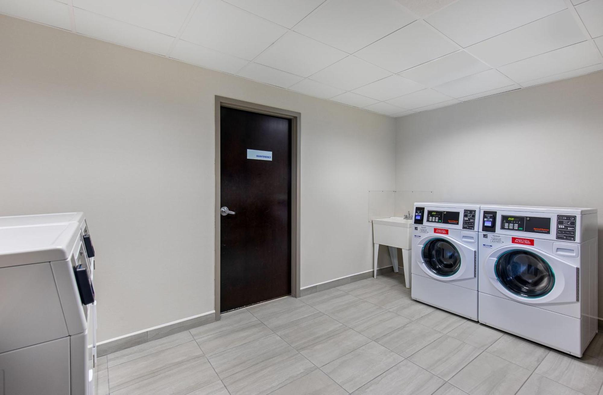 Holiday Inn Express & Suites - Cleveland Northwest By Ihg Kültér fotó