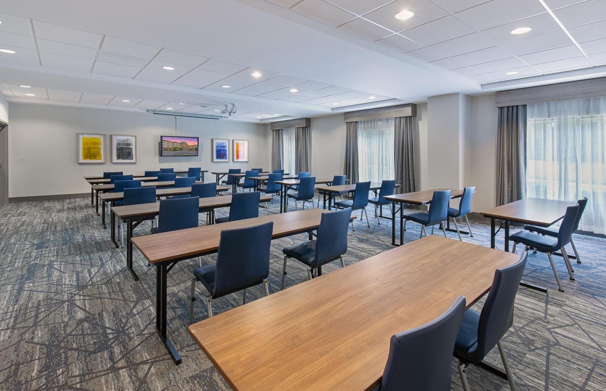 Holiday Inn Express & Suites - Cleveland Northwest By Ihg Kültér fotó