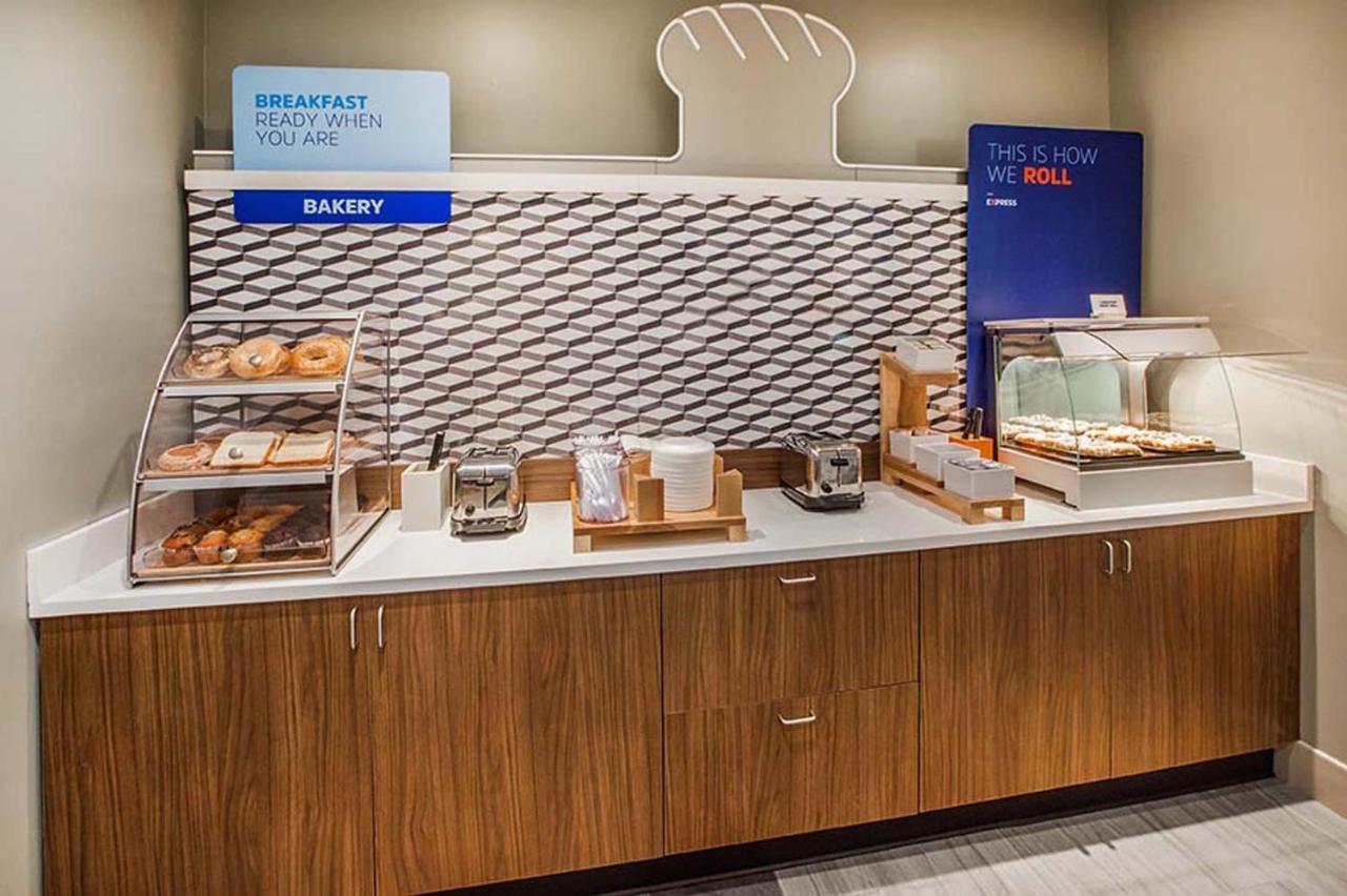 Holiday Inn Express & Suites - Cleveland Northwest By Ihg Kültér fotó